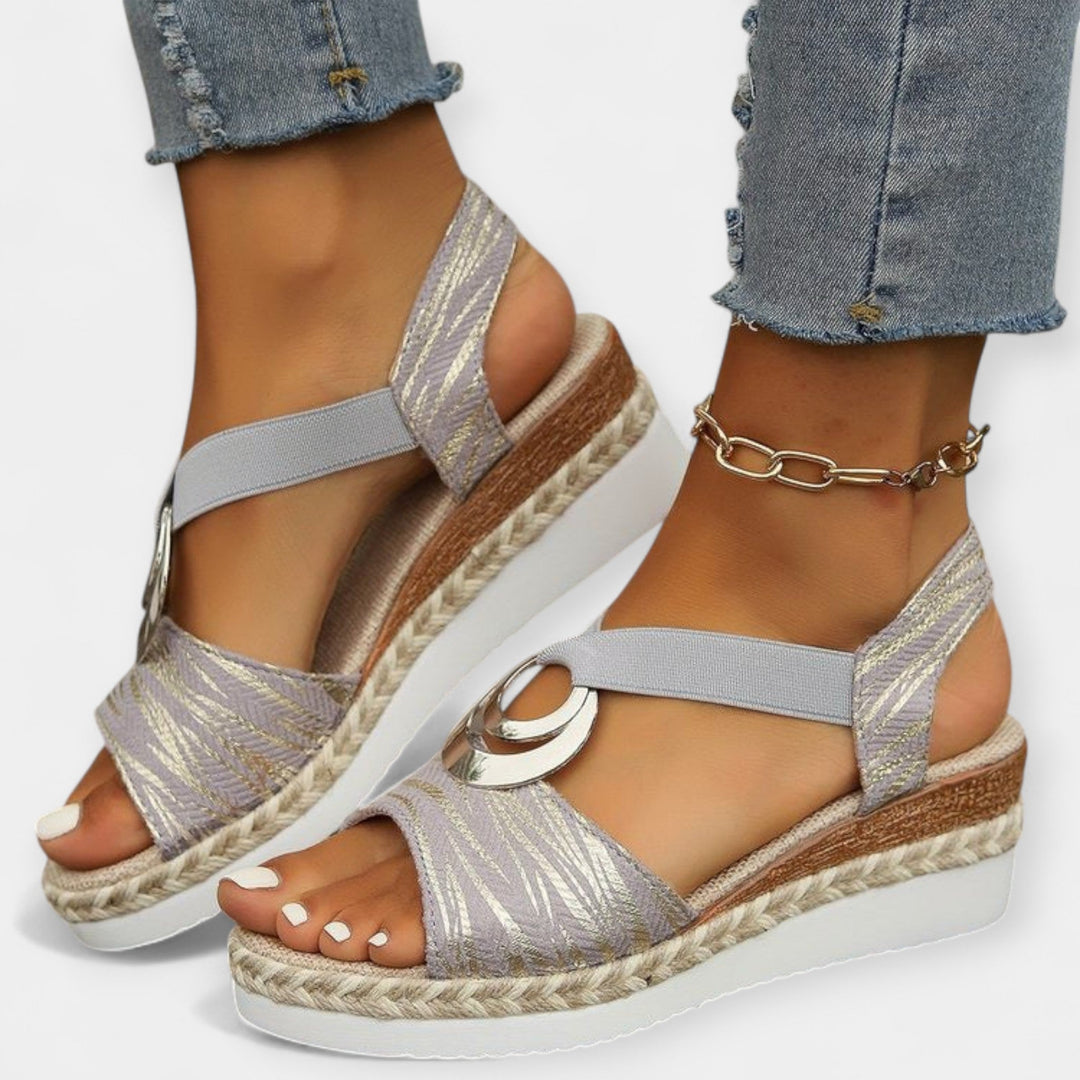 Römische Sandalen mit Flechtwerk
