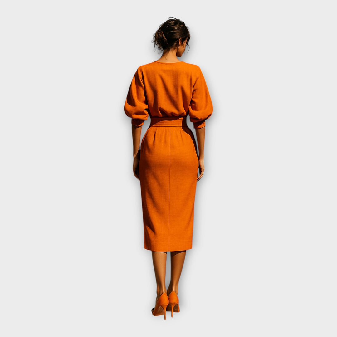Elegantes Kleid mit raffiniertem Design und minimaler Ästhetik