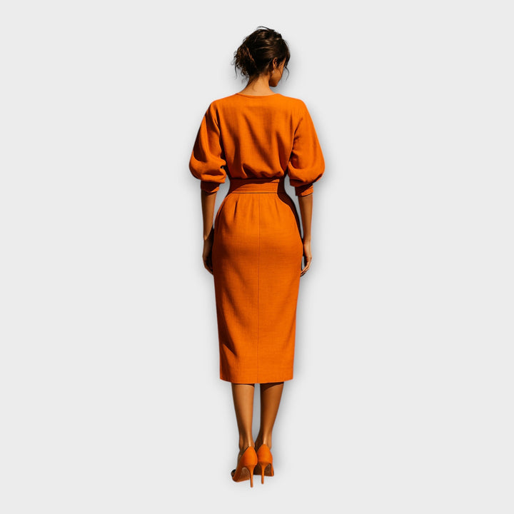 Elegantes Kleid mit raffiniertem Design und minimaler Ästhetik