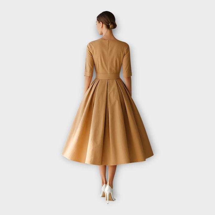 Midi-Kleid mit raffiniertem, minimalistischem Ästhetik