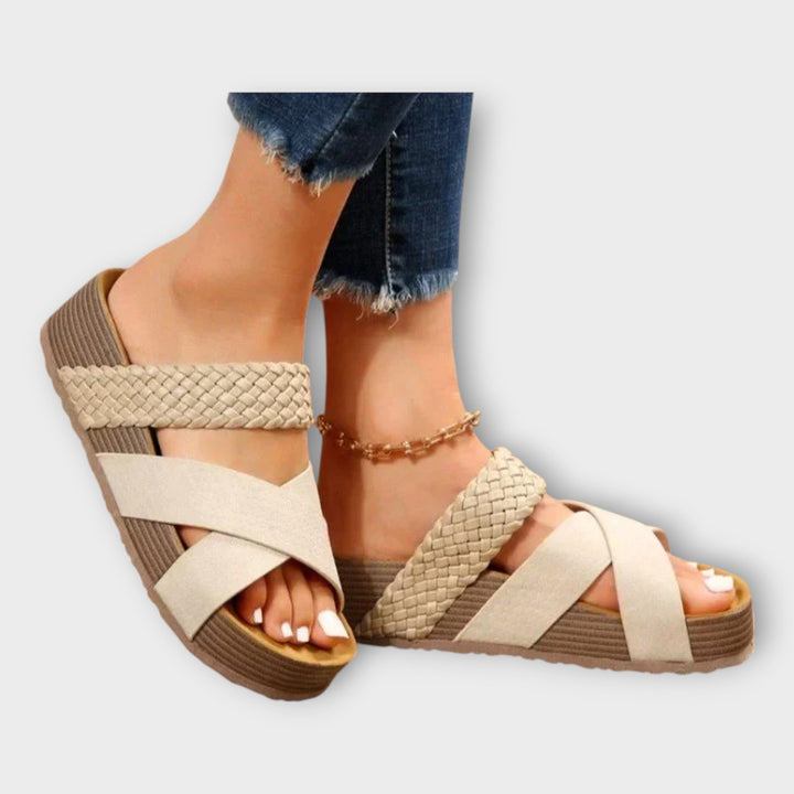 Plattformen mit Gewebten Details und Breitem Riemen